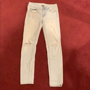 Light Wash AE Ripped Skinny Jeans